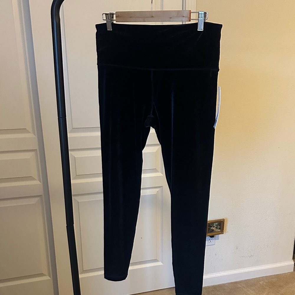 Athleta Women's Black Elation Velvet Tight Joggers brand new